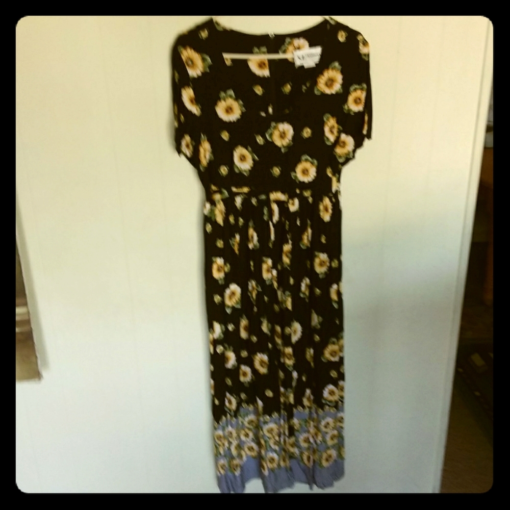 USA-MADE Adorable floral dress self fabric belt